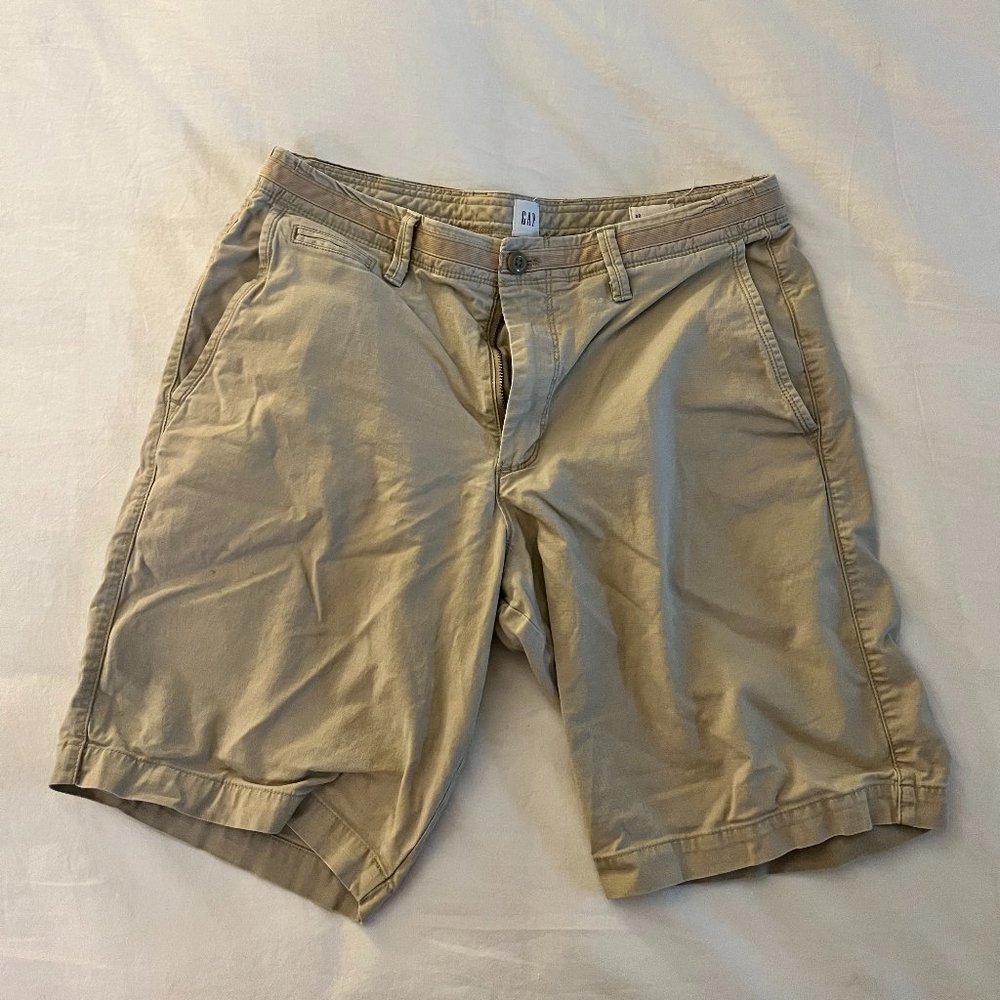 GAP - Mens Khaki Shorts - Size 32